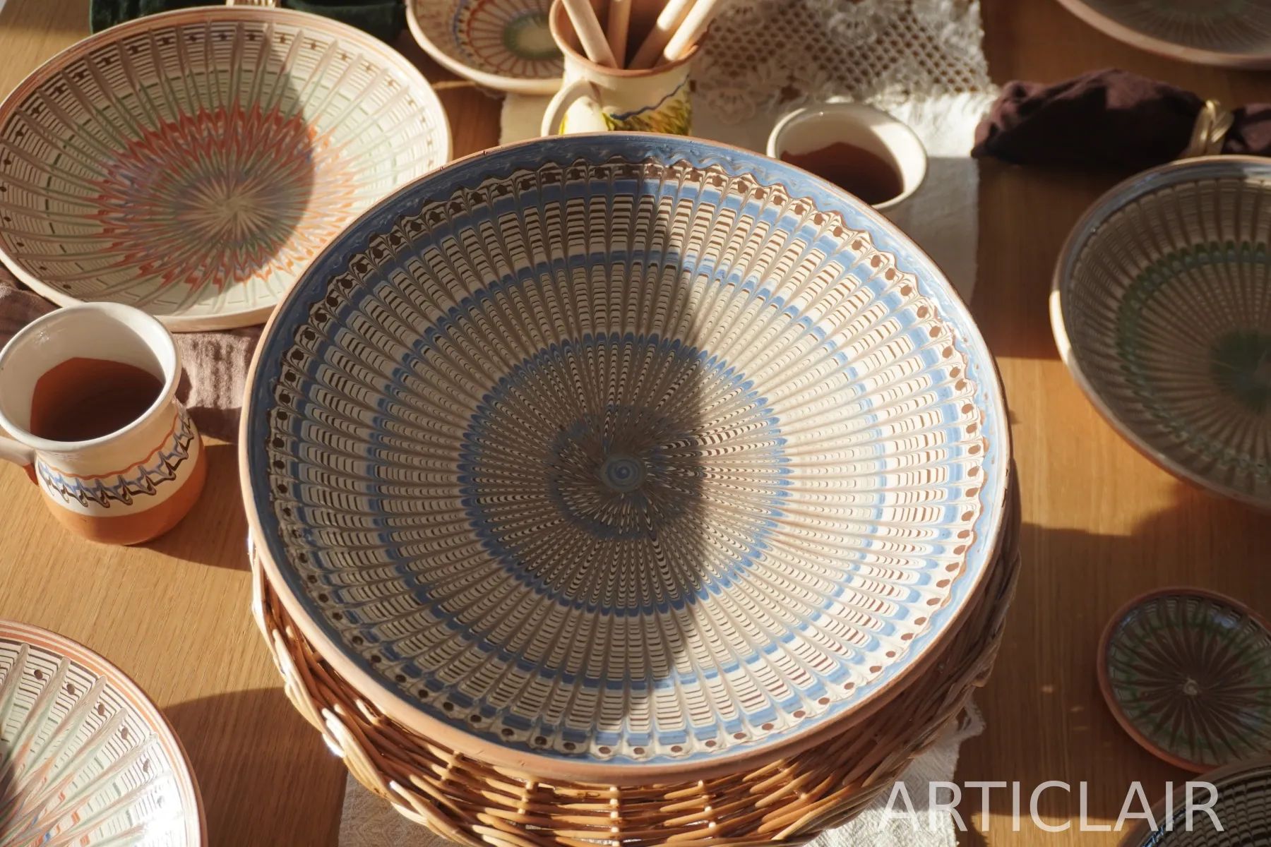 A large Horezu serving bowl with blue concentric decoration